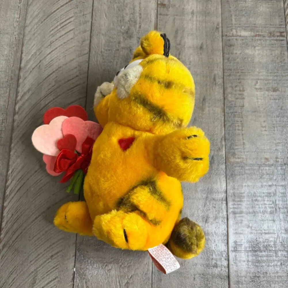 Garfield Be My Valentine Plush Flower Bouquet Style by Dakin Approx 8